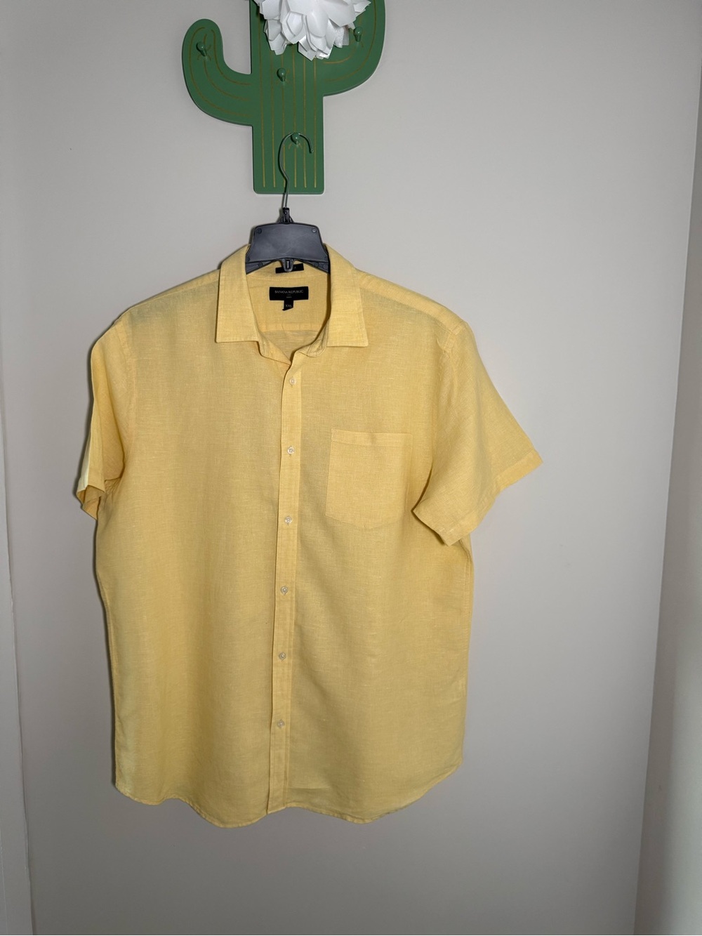 Banana Republic Light Yellow Short-Sleeve Button-Down Linen Blend Shirt